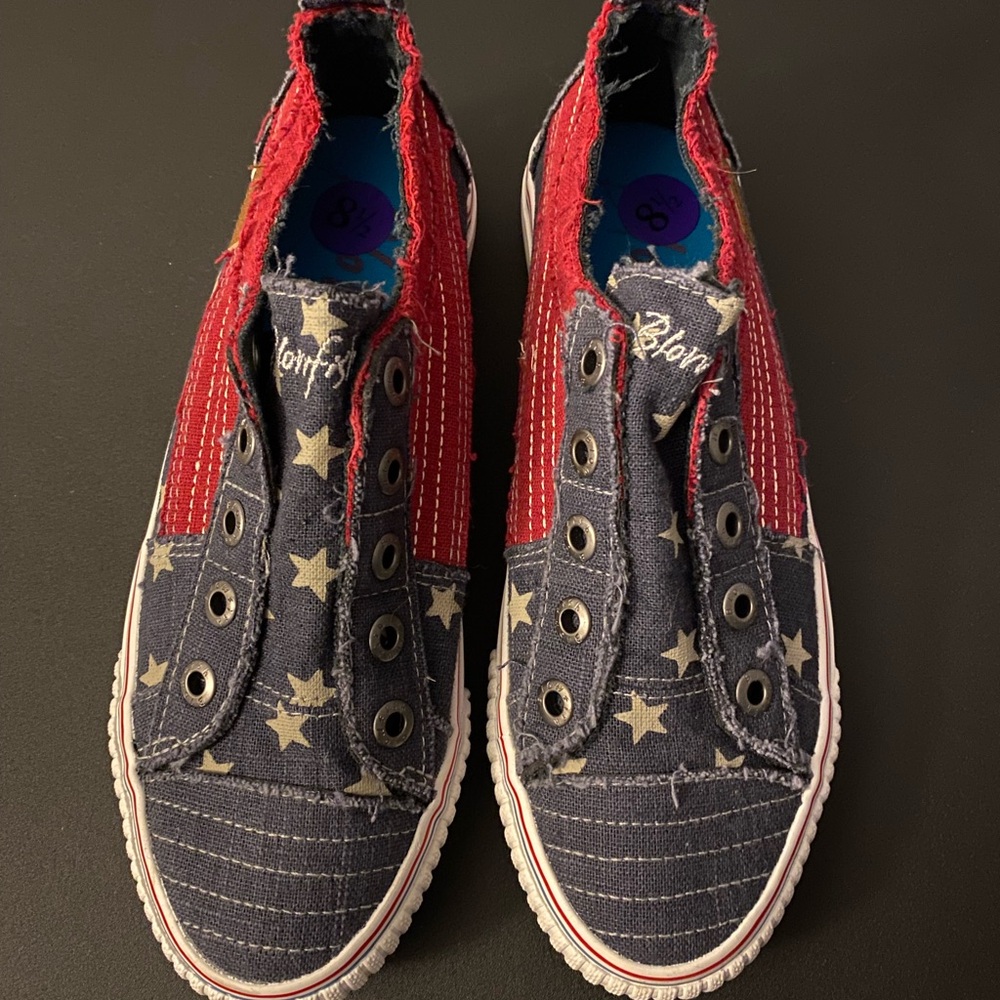 Blowfish womens 8.5 Red and Blue Star Sneakers